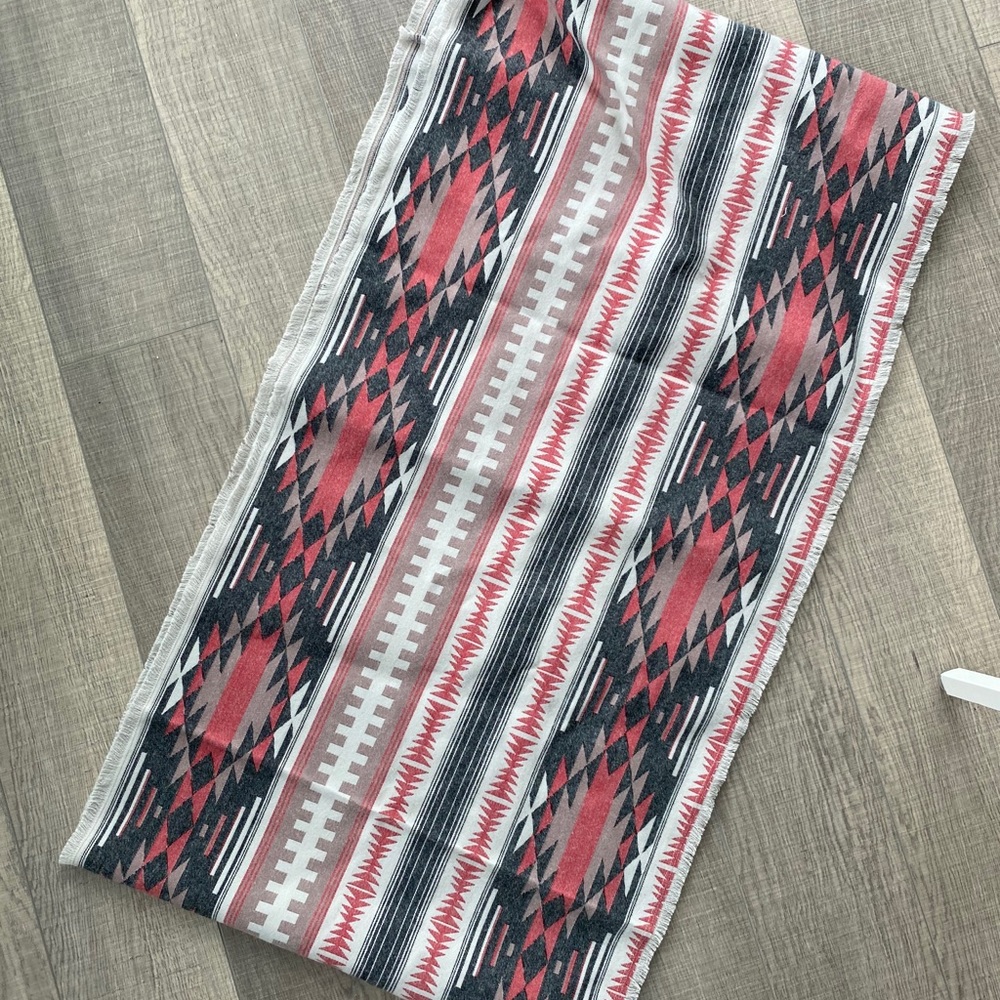 NWOT Printed Circle Scarf